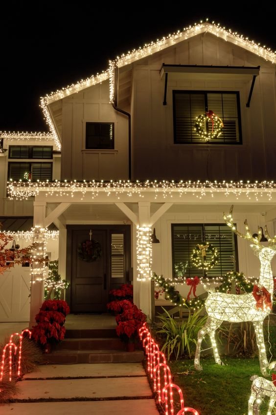 charming-holiday-home-adorned-with-twinkling-lights